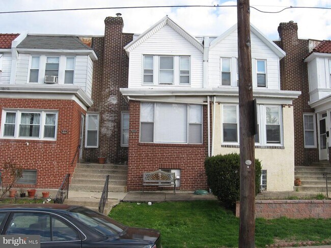 Building Photo - 577 Green Ln