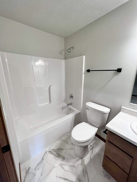 Building Photo - 5104 S Dubuque Ave