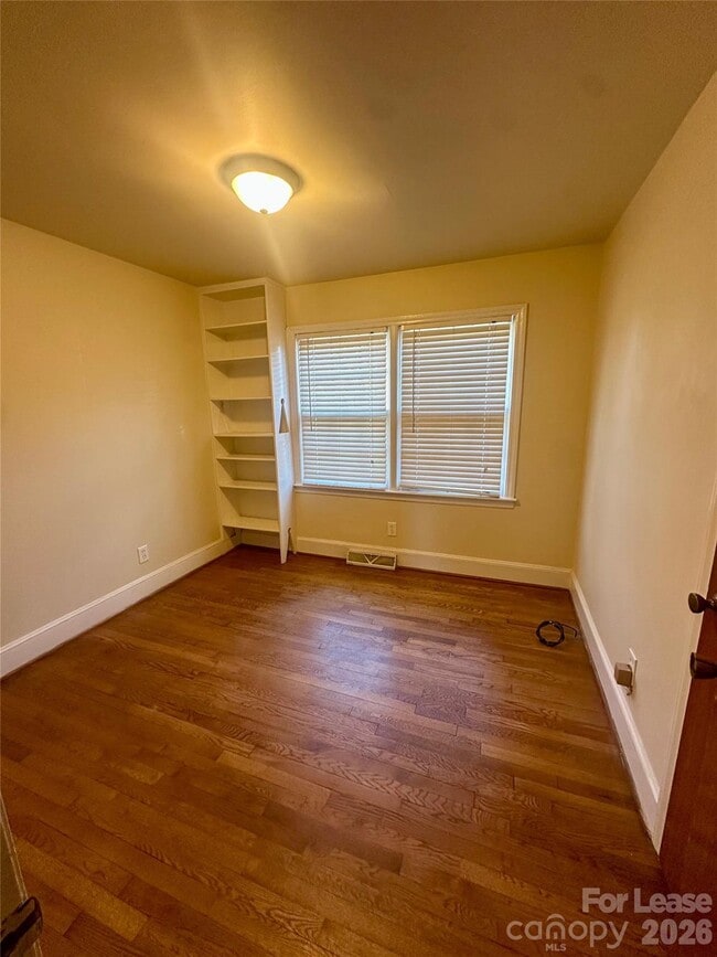 Building Photo - 4520 Holbrook Dr