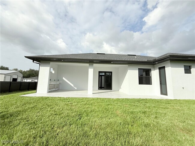 Building Photo - 702 Zemil Ct