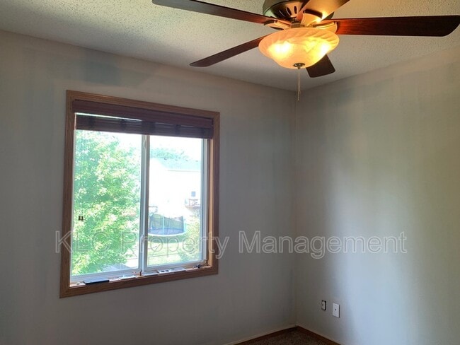 Building Photo - 402 SE Orchid St