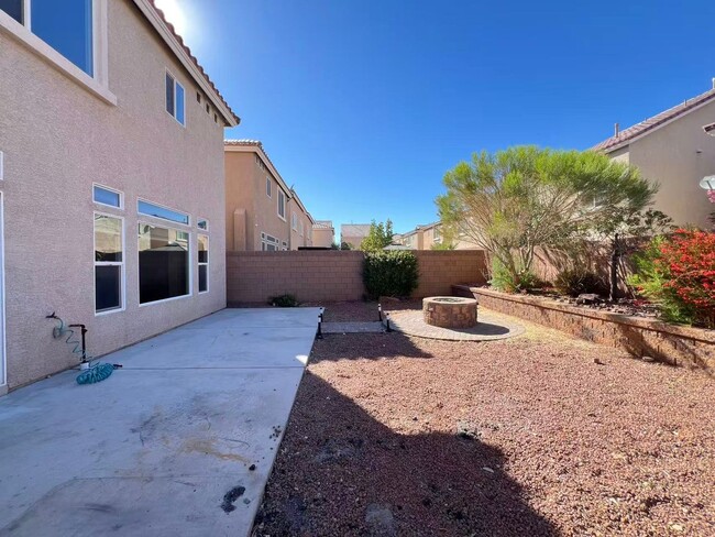 Building Photo - Beautiful 2 story single house