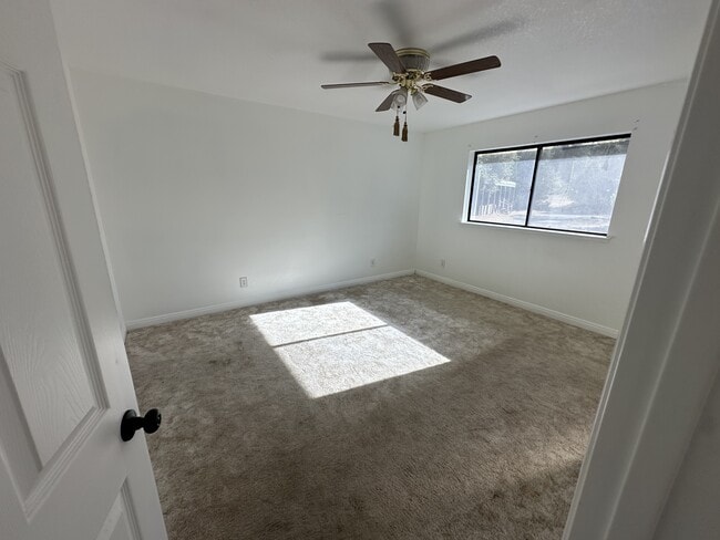 Building Photo - 33030 Rd 233