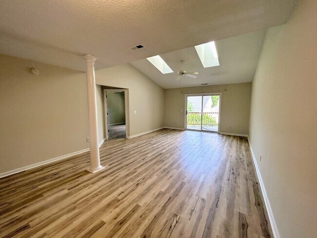 Building Photo - 2BR Condo in Holton Place – Pool, Porch, a...