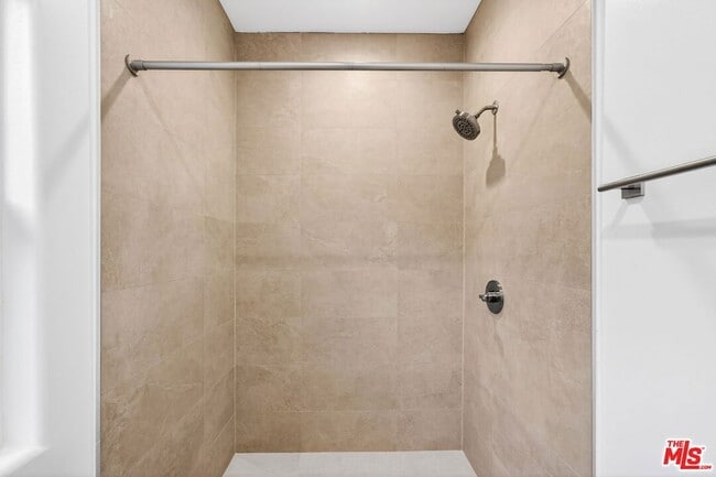 Building Photo - 17623 Burbank Blvd