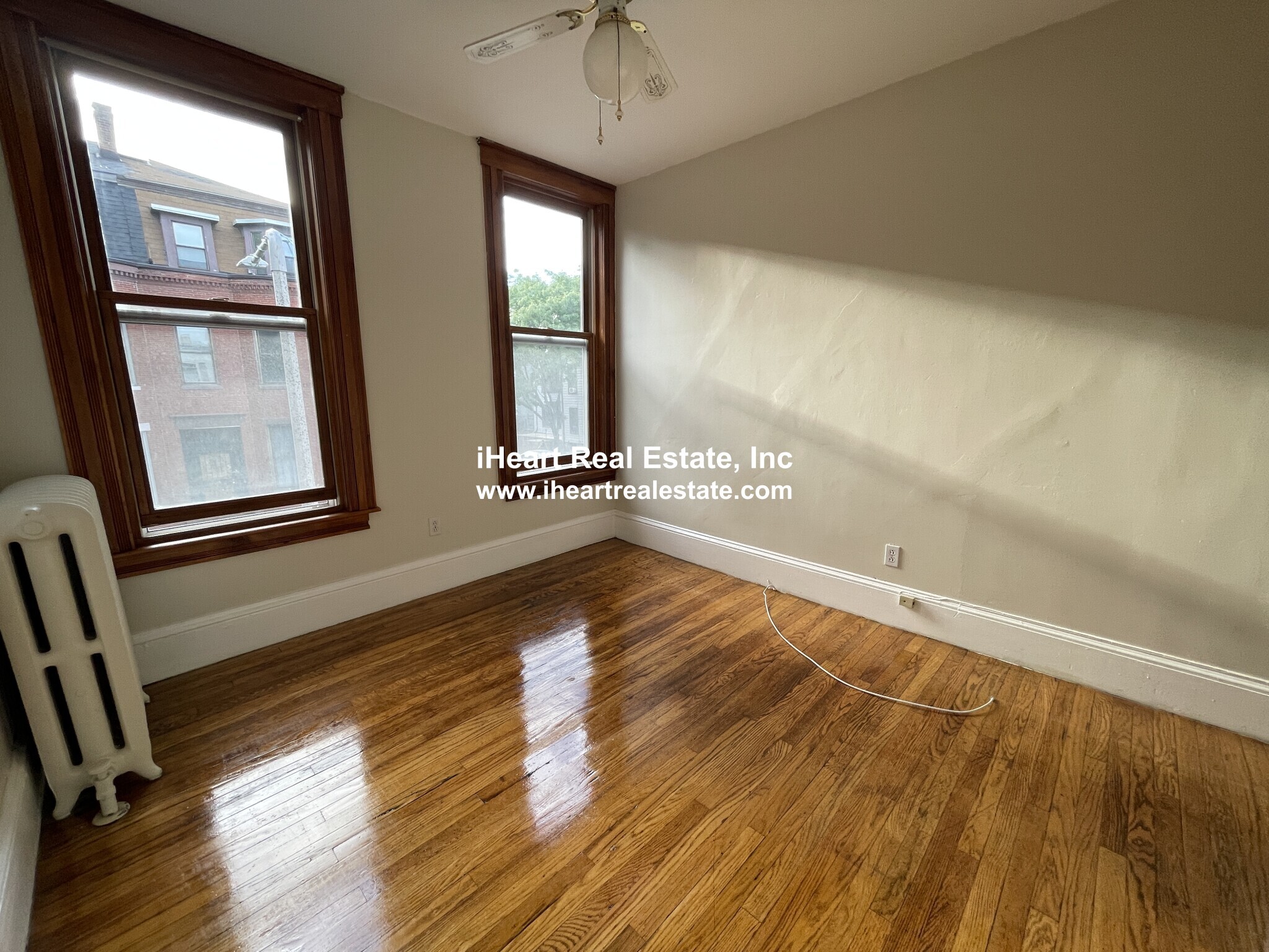 Building Photo - 338 K St