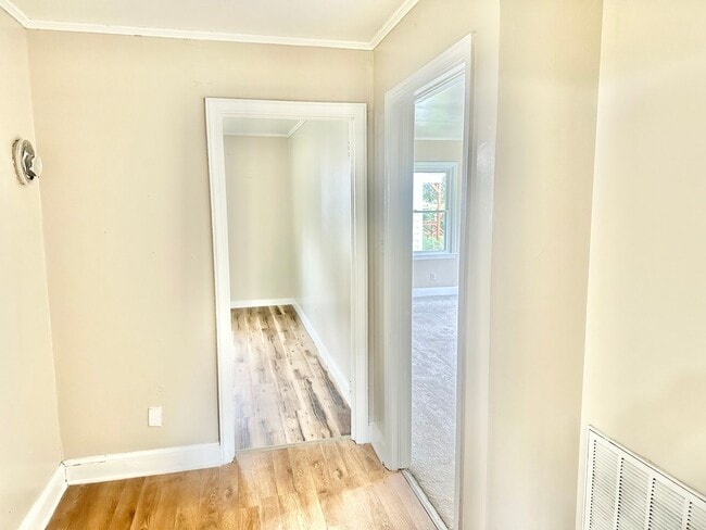 Building Photo - 235003001