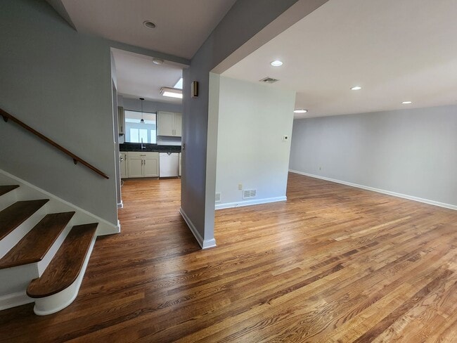 Building Photo - 67 Maple Ave