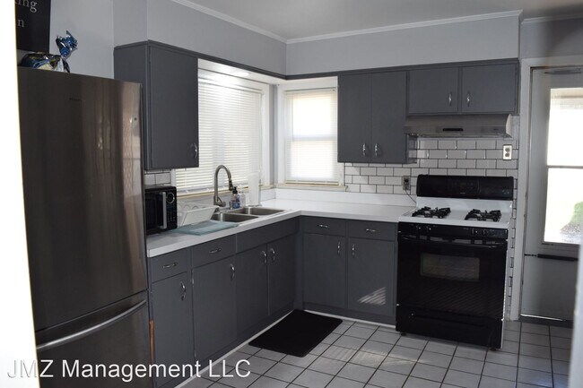 Building Photo - 2 br, 1.5 bath House - 1428 Pontiac Trail