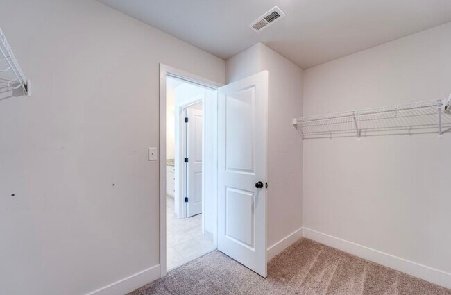 Building Photo - 7 Limox Ln