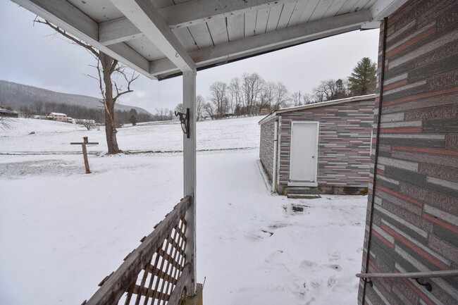 Building Photo - Quaint Home in Mill Hall with 2 Car Garage!