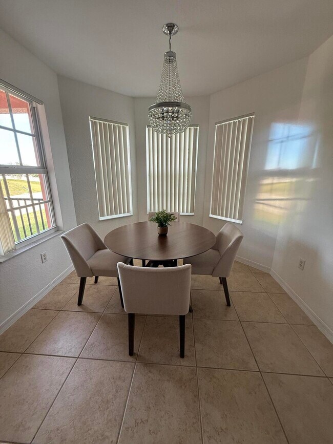 Building Photo - 156 SW Peacock Blvd