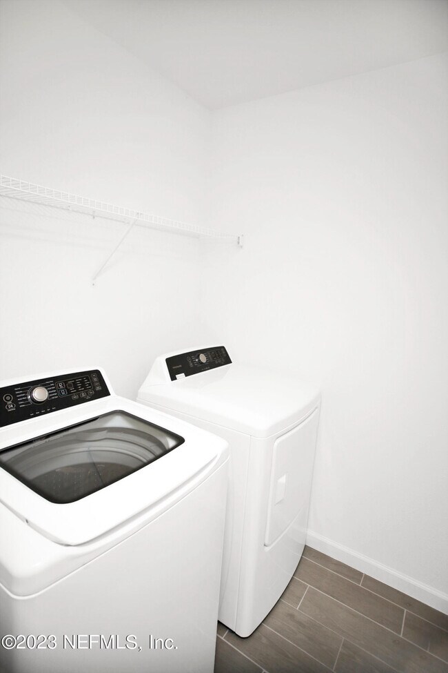 Building Photo - 348 Rosemont Dr