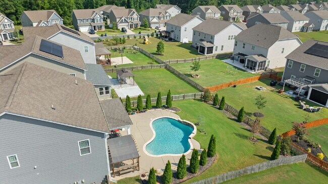 Building Photo - Beautiful Upscale Executive Home with Pool 4B/3Bth with 3,100 sqft