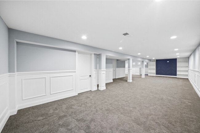 Building Photo - 9347 S Luella Ave