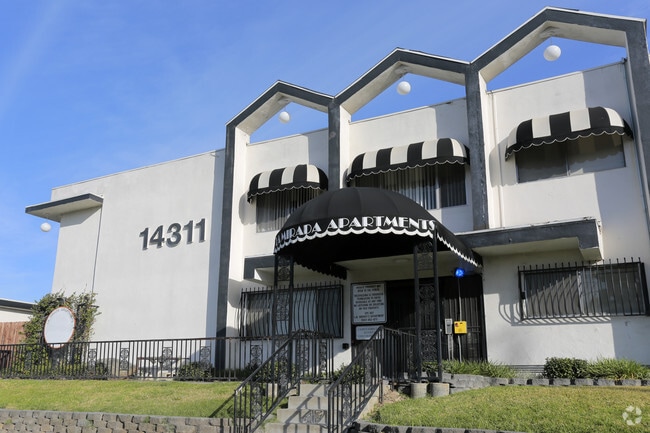 Building Photo - La Mirada Apartments