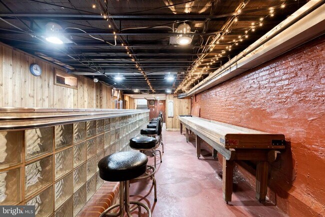 Building Photo - 447 Gittings St