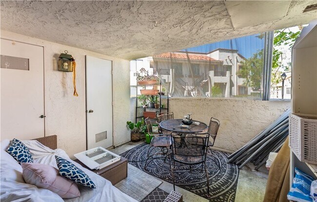 Building Photo - Comfort and Convenience in This Beautiful Mira Mesa Condo
