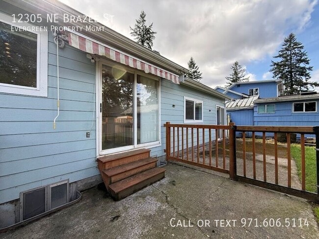 Building Photo - 12305 NE Brazee St