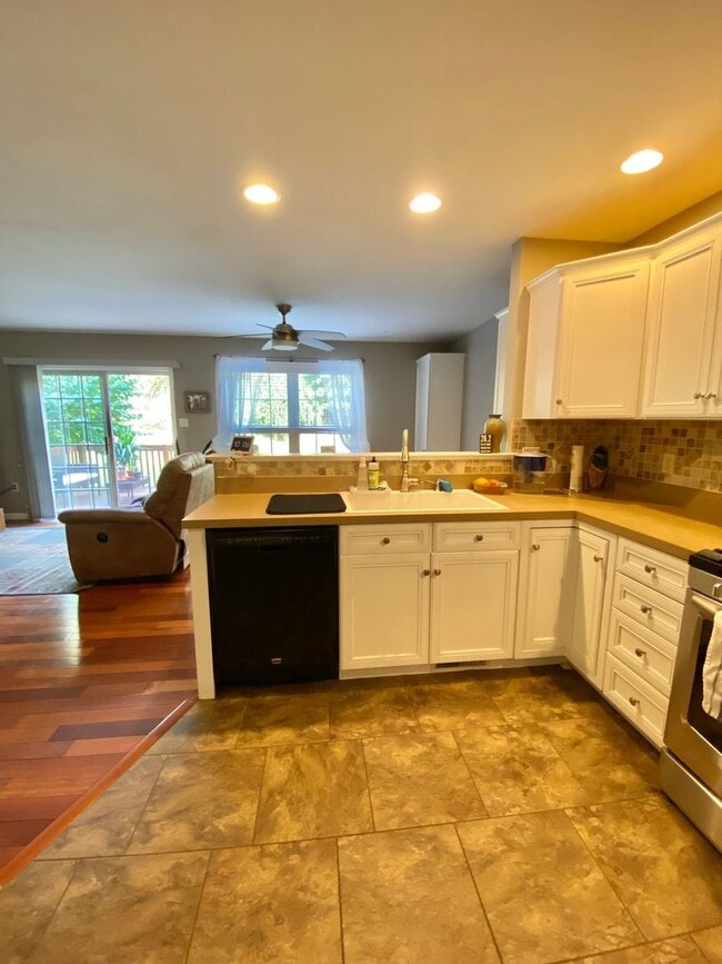 Building Photo - Picturesque Townhome in Ephrata