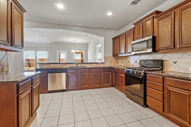 Building Photo - 3020 Oakcrest Dr