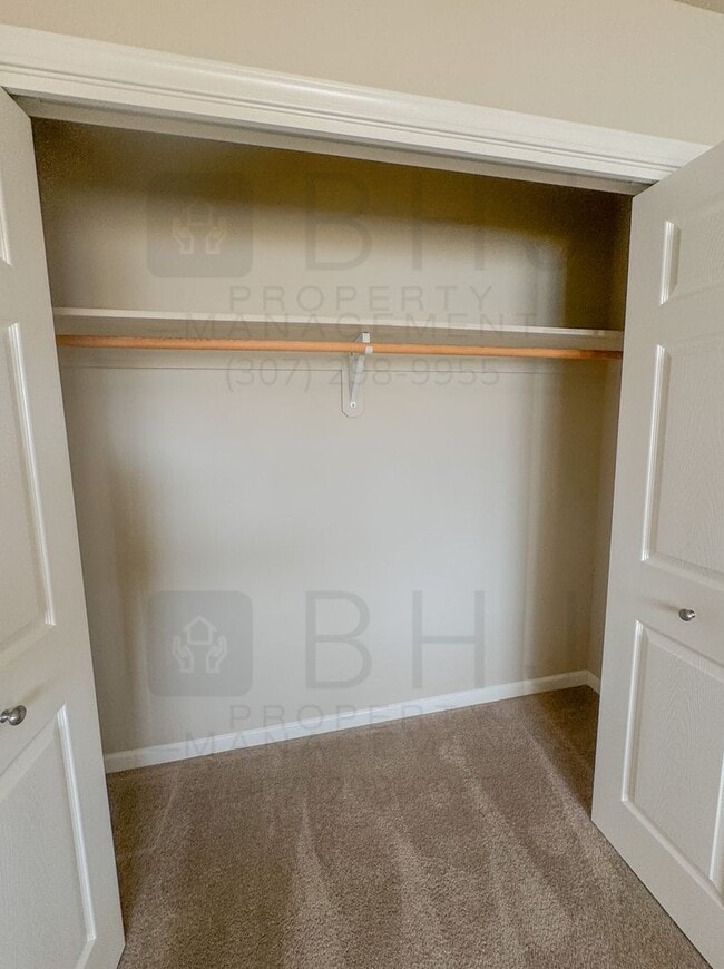 Building Photo - 2 Bed/ 2 Bath twin home in HOA community