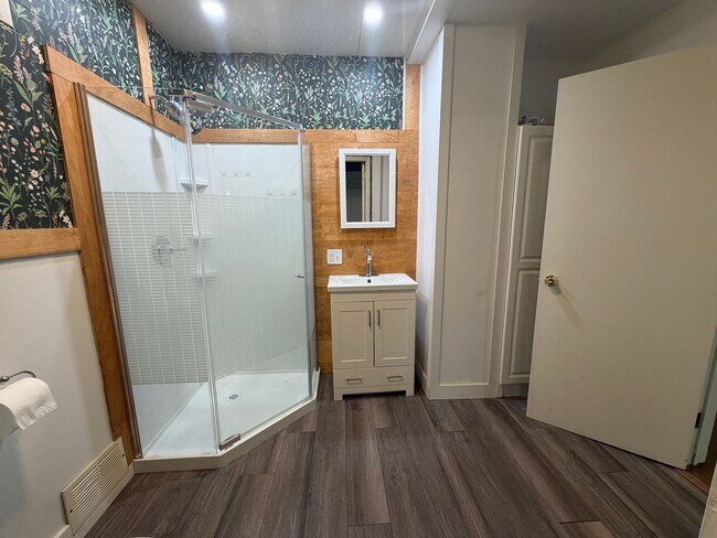 Building Photo - Adorable Home in Lowell School District