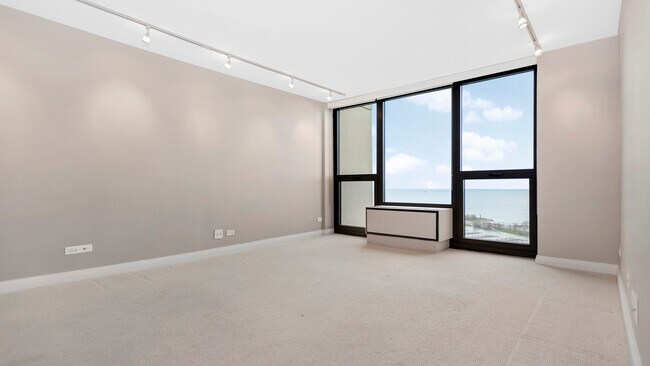 Building Photo - 2500 N Lakeview Ave
