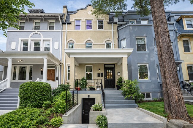 Building Photo - 727 Quebec Place NW