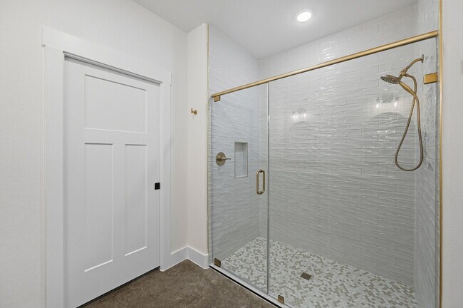 Building Photo - Brand New Custom 3 bedroom home in Granbury!