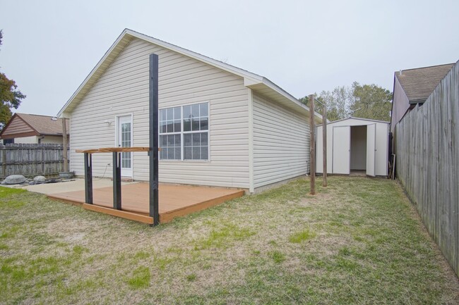 Building Photo - 3 / 2 cottage home in NE Pensacola with a ...