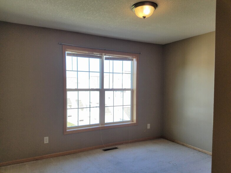 Bedroom 3 - 2407 Foxglove Cir