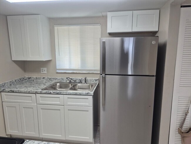 Building Photo - 1921 Truman Rd