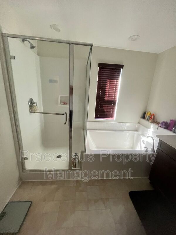 Building Photo - 2750 Sparta Rd