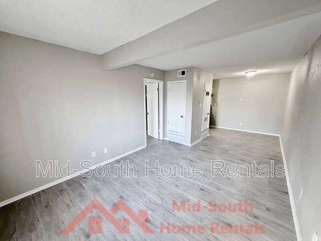 Building Photo - 139 N Claybrook St