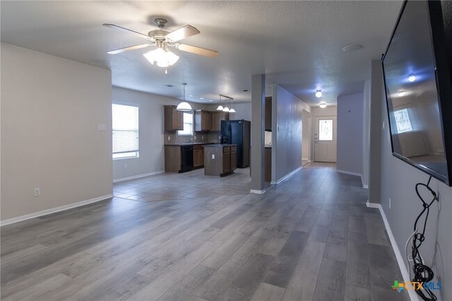 Building Photo - 2203 Love Rd