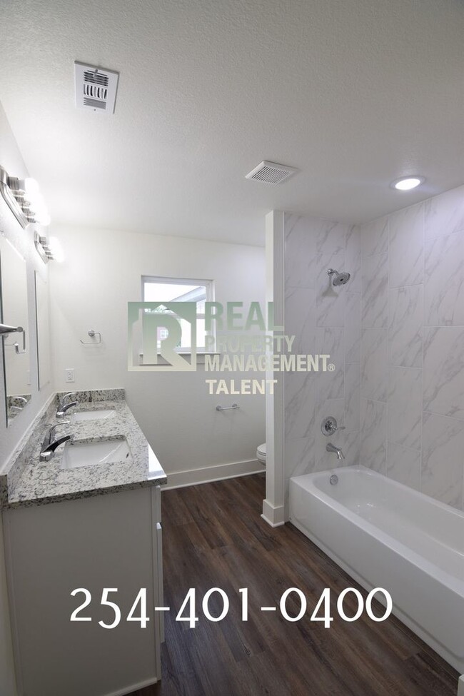 Building Photo - DISCOUNT RENT!!! Bedroom, 2.5 Bath/.5bath ...