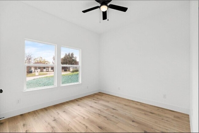 Building Photo - 5516 Helmick Ave