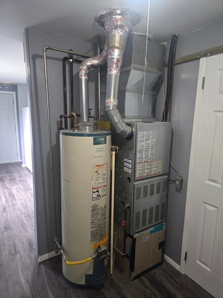 Building Photo - 1300 S Colony Dr