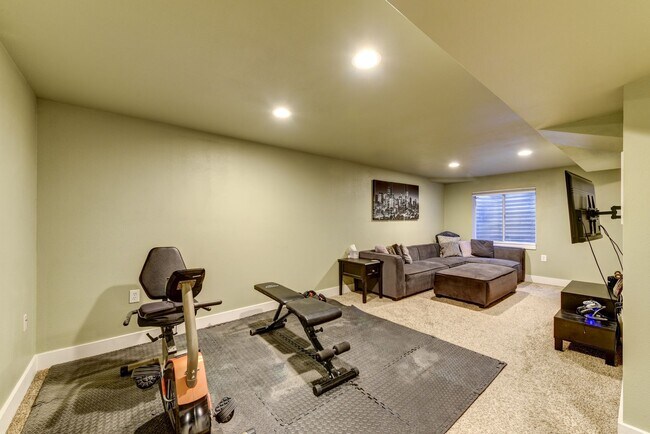 Building Photo - Amazing 3 Bedroom 3 Bath Home (1800sqft+) ...