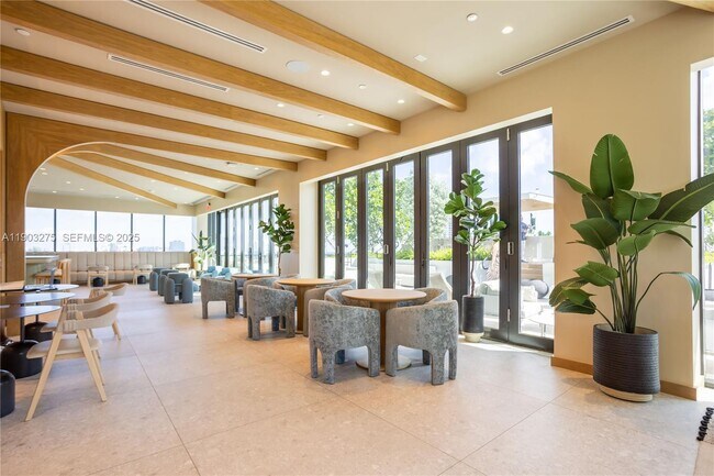 Building Photo - 580 72nd St