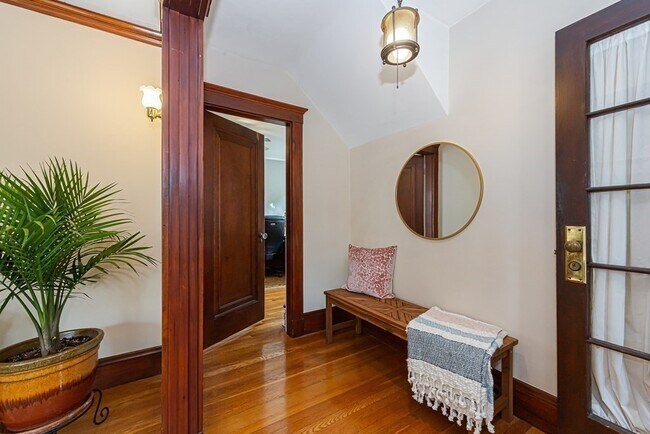 Building Photo - 43 Menotomy Rd