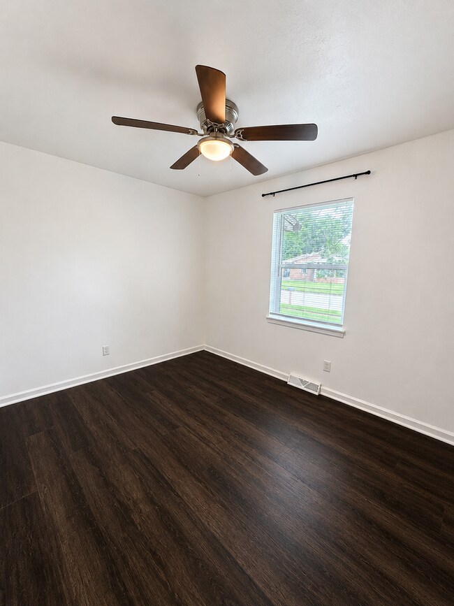 Building Photo - Charming 3-Bedroom Home in the Heart of Clarksville!