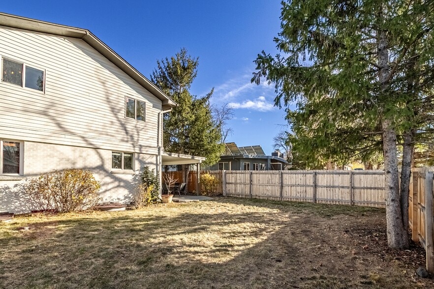 Building Photo - 10490 W Dakota Ave