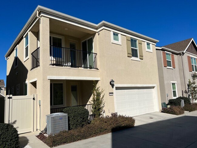 Building Photo - Stunning Former Model Home in Prime Rosevi...