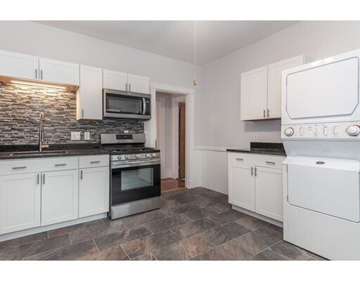 Building Photo - 33 Putnam Ave