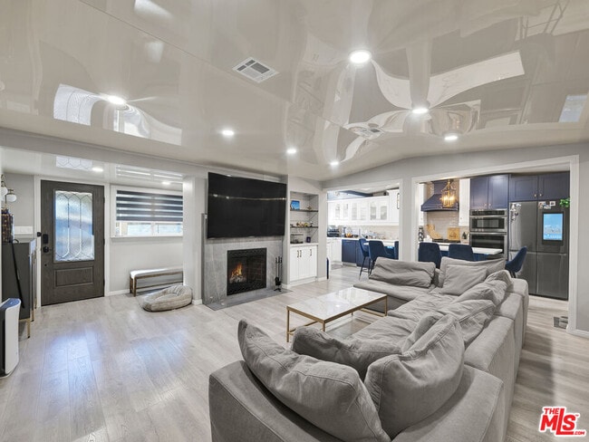 Building Photo - 6842 Ranchito Ave