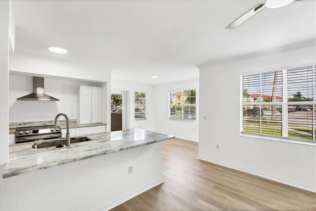 Building Photo - 1010 Villagio Cir