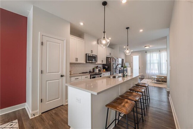 Building Photo - 313 Skylar Way SE