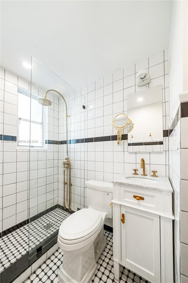 Building Photo - 726 Meridian Ave